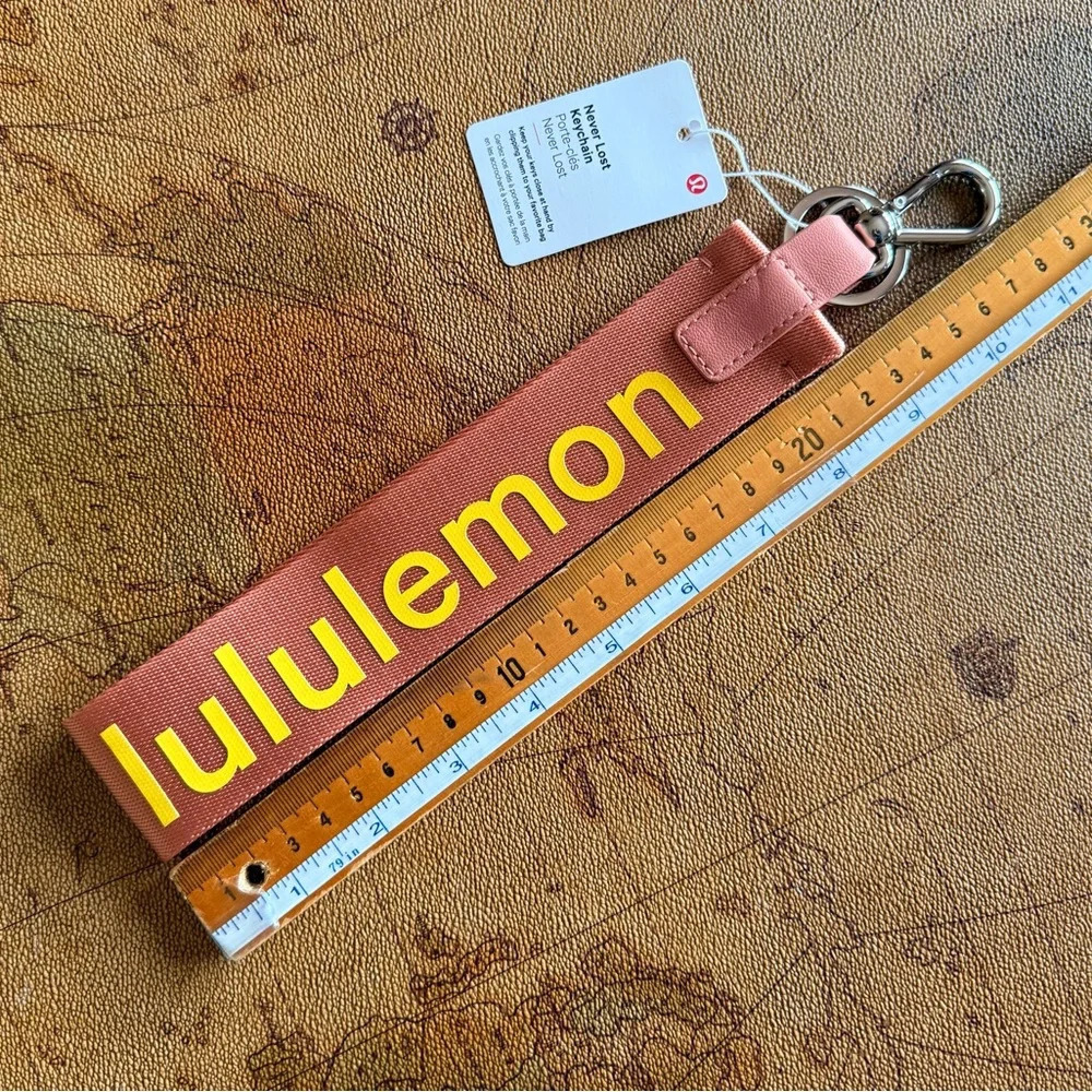 Lululemon NWT Never Lost keychain - Picture 4 of 5